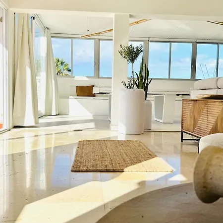 빌라 De Luxe, 360m2, 4 Chambres, Vue Mer, Piscine Privee Et Chauffee