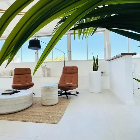 De Luxe, 360m2, 4 Chambres, Vue Mer, Piscine Privée Et Chauffée Villa