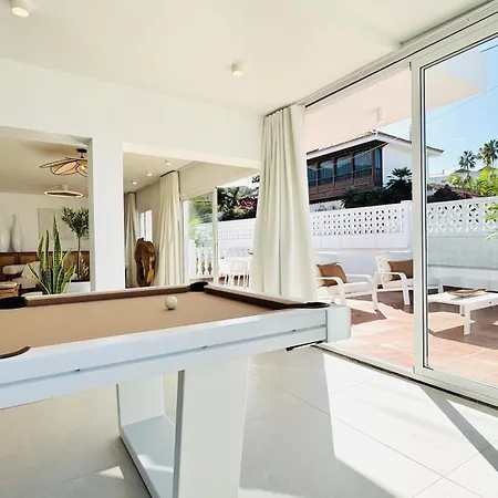 빌라 De Luxe, 360m2, 4 Chambres, Vue Mer, Piscine Privee Et Chauffee