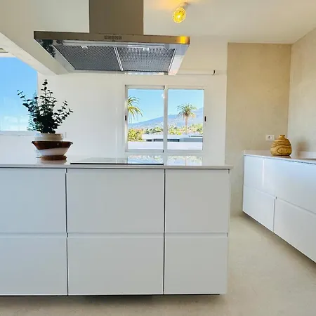 De Luxe, 360m2, 4 Chambres, Vue Mer, Piscine Privée Et Chauffée
