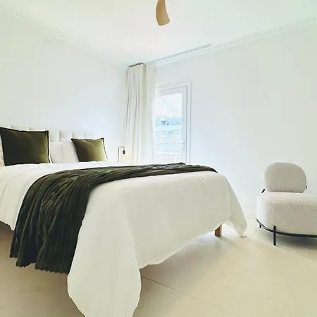 De Luxe, 360m2, 4 Chambres, Vue Mer, Piscine Privee Et Chauffee