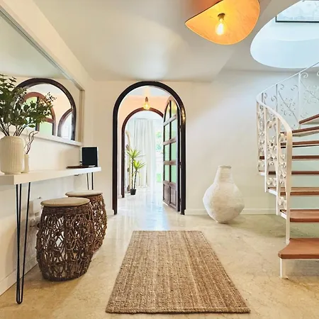 빌라 De Luxe, 360m2, 4 Chambres, Vue Mer, Piscine Privee Et Chauffee *