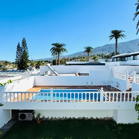 De Luxe, 360m2, 4 Chambres, Vue Mer, Piscine Privee Et Chauffee 빌라