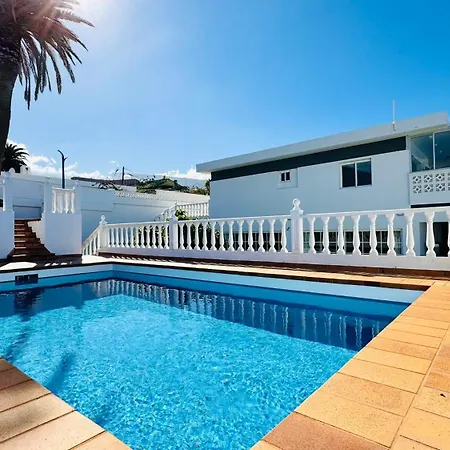 Villa De Luxe, 360m2, 4 Chambres, Vue Mer, Piscine Privée Et Chauffée